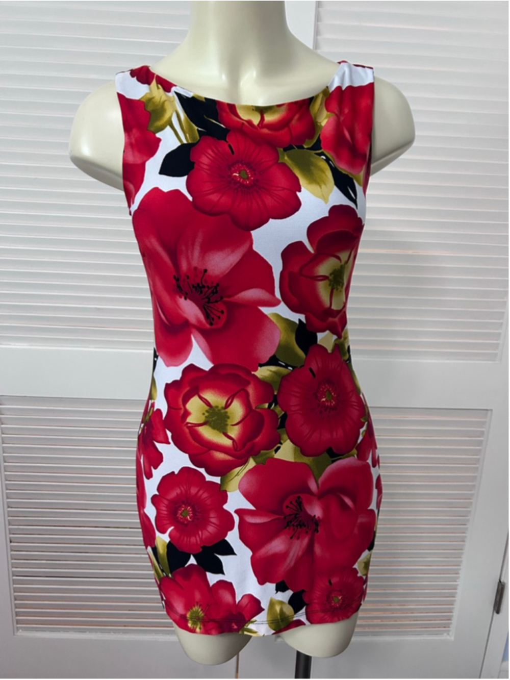 Cache Red Floral Bodycon Mini Dress NWT Size 6 Sleeveless Scoop Neck